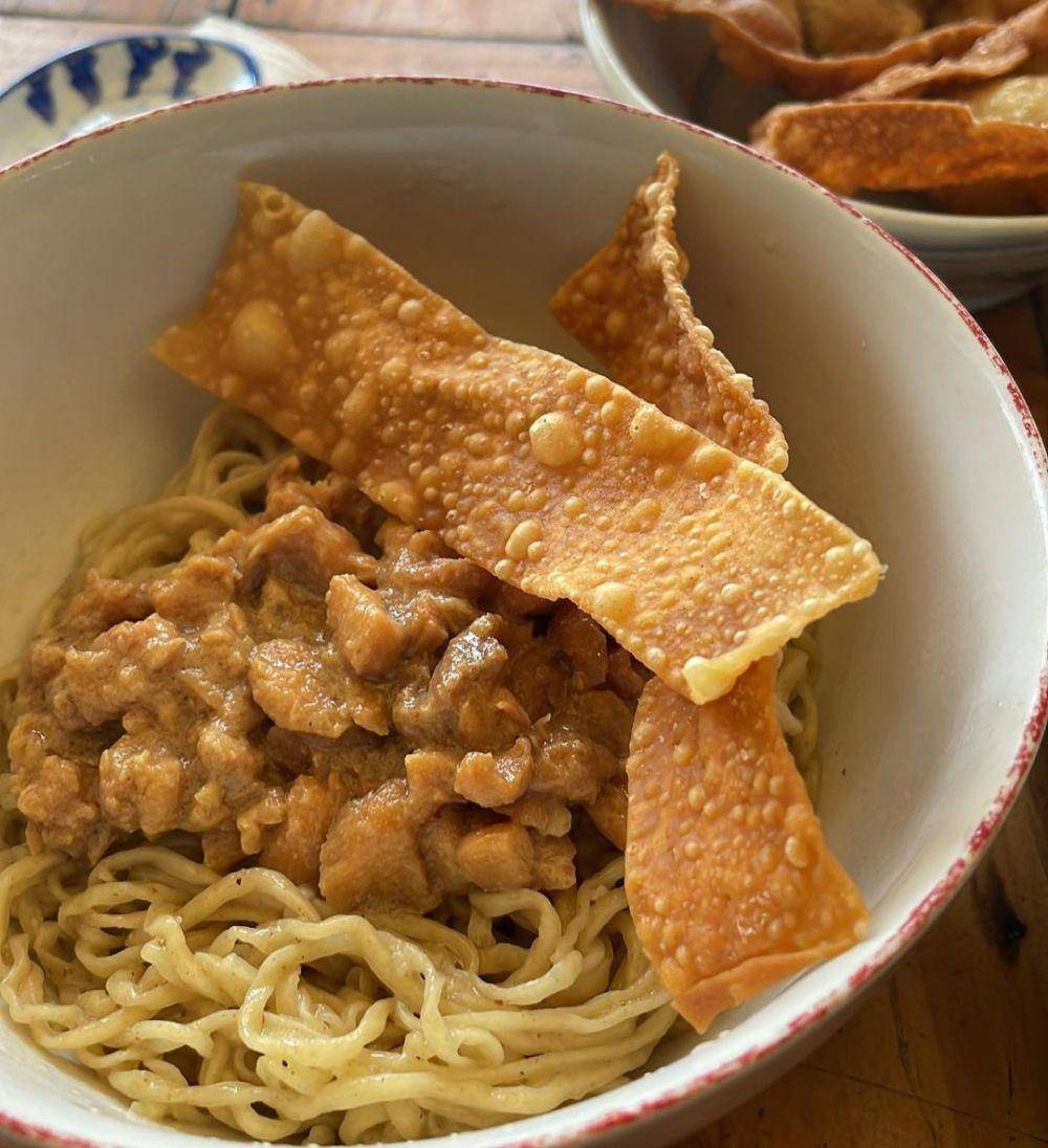 Bakmi Win (instagram.com/crazyeatinglady)