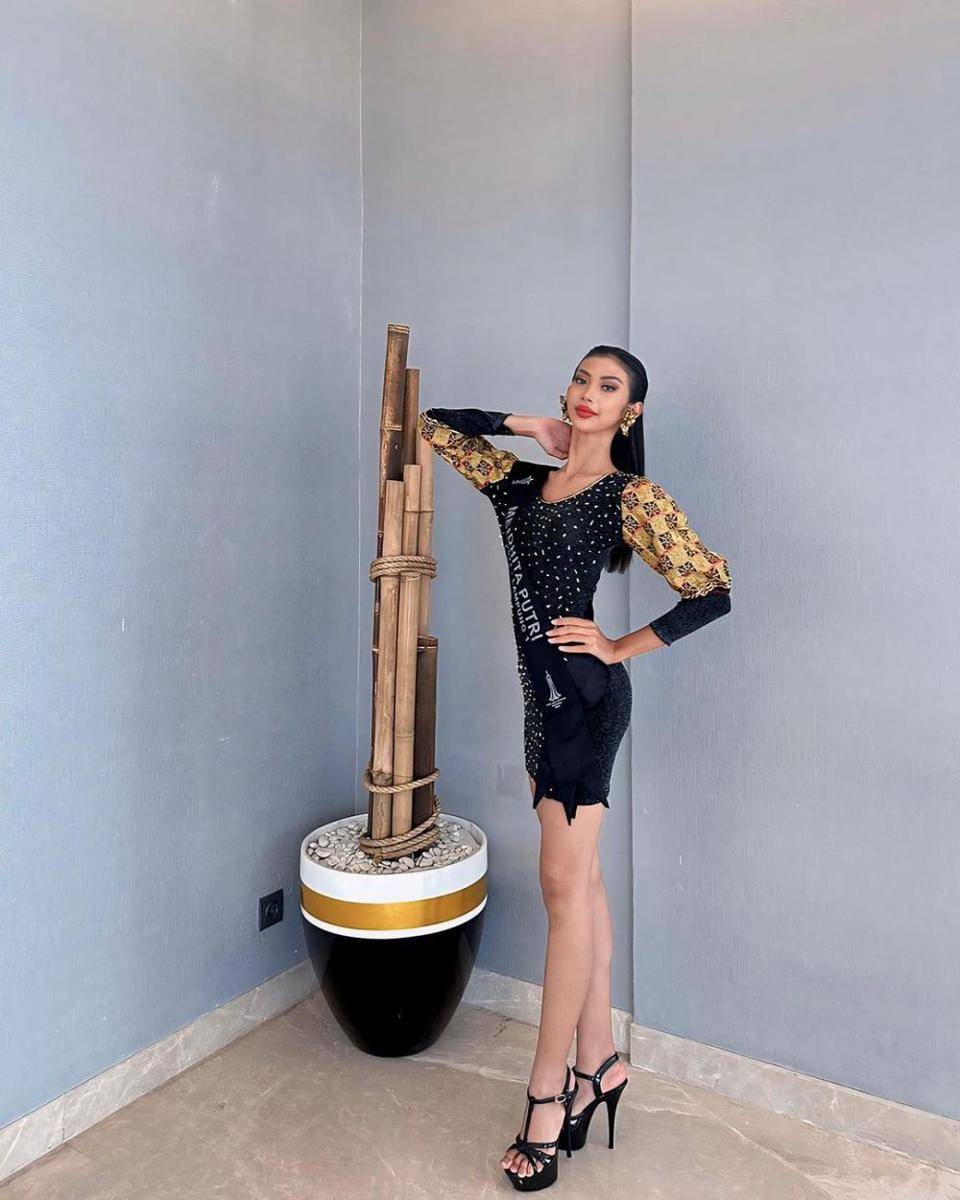 Potret Finalis Miss Mega Bintang Indonesia 2024 Saat Sesi Interview (Instagram.com/dhitaputrii_)