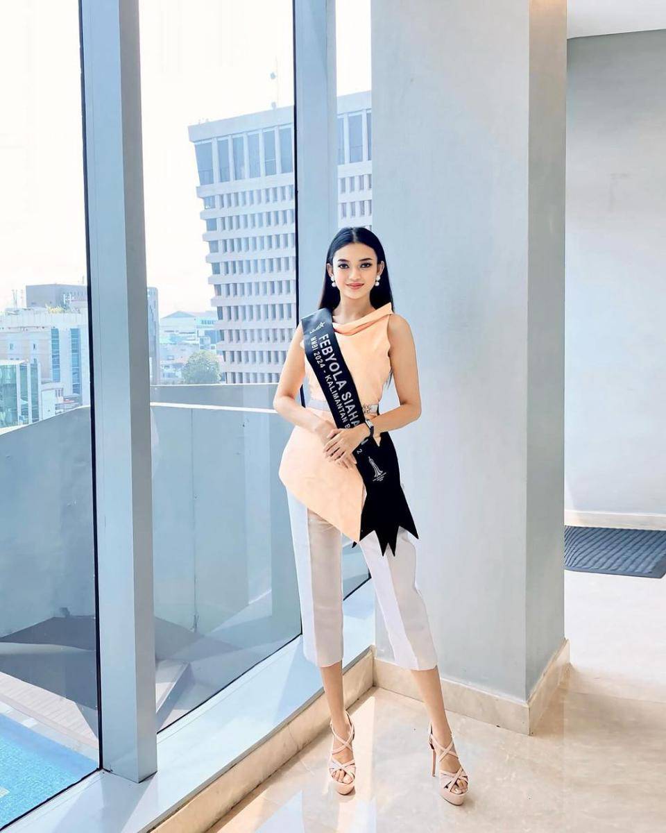 Potret Finalis Miss Mega Bintang Indonesia 2024 Saat Sesi Interview (Instagram.com/febiiyollas)