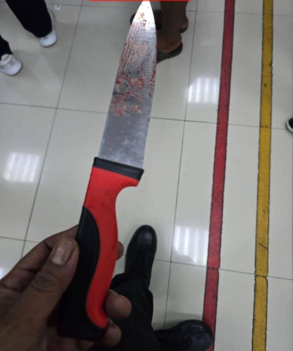 Barang bukti pisau yang melukai korban/Polsek Biringkanaya