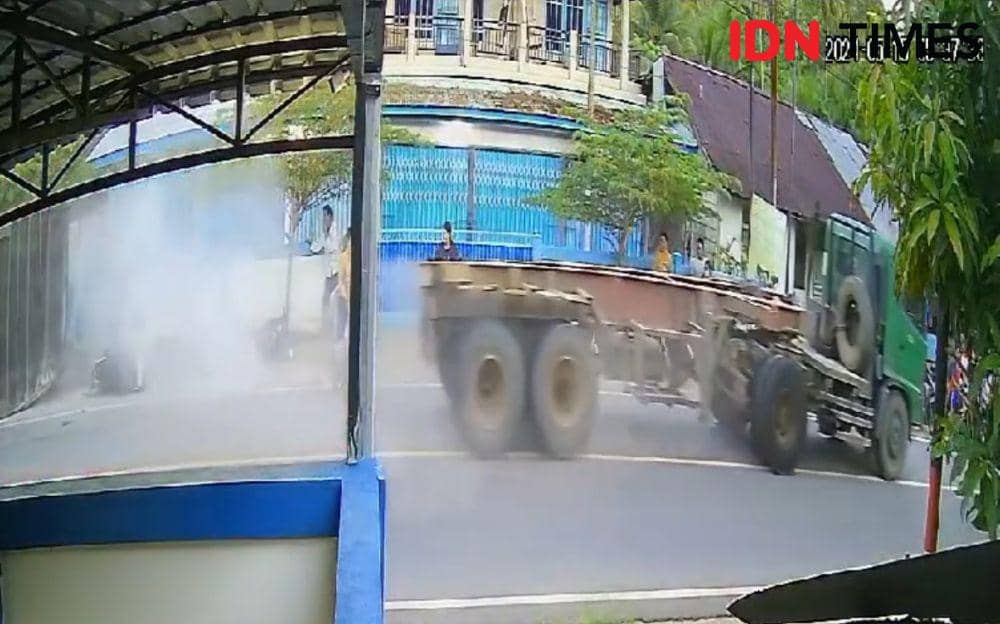 Kontainer Oleng Menimpa Warga di Singkawang, 1 Orang Tewas