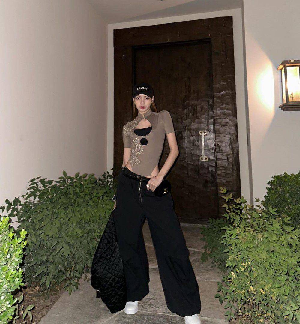 style Y2K ala Lisa BLACKPINK (instagram.com/lalalalisa_m)