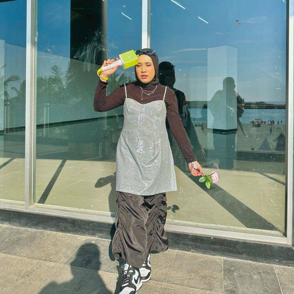 ide outfit hijab buat nonton konser KPop (instagram.com/yunitafauziahh)