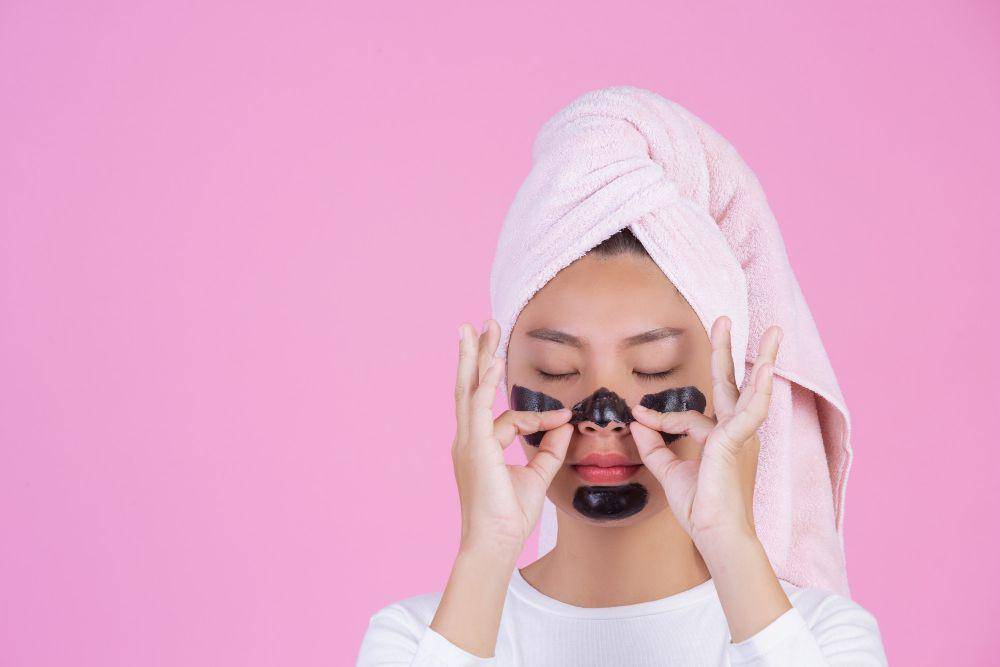 ilustrasi masker komedo (freepik.com/jcomp)