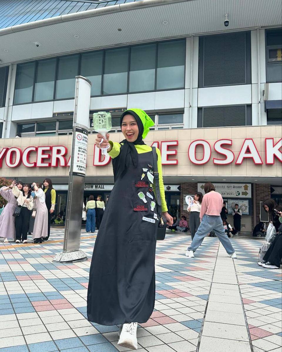 ide outfit hijab buat nonton konser KPop (instagram.com/gebysrikandii)