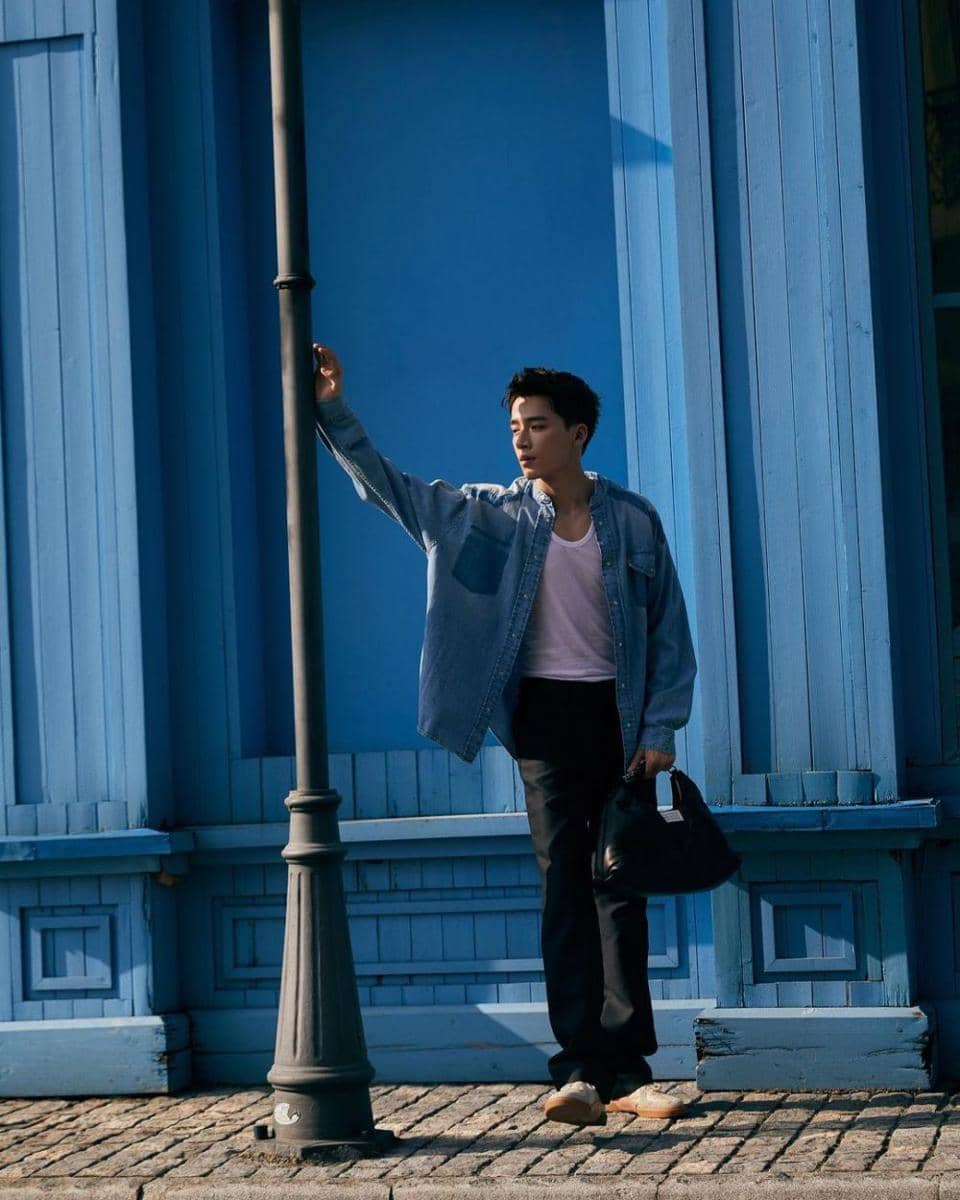 outfit traveling ala Wang Xing Yue (instagram.com/wangxingyue0305)