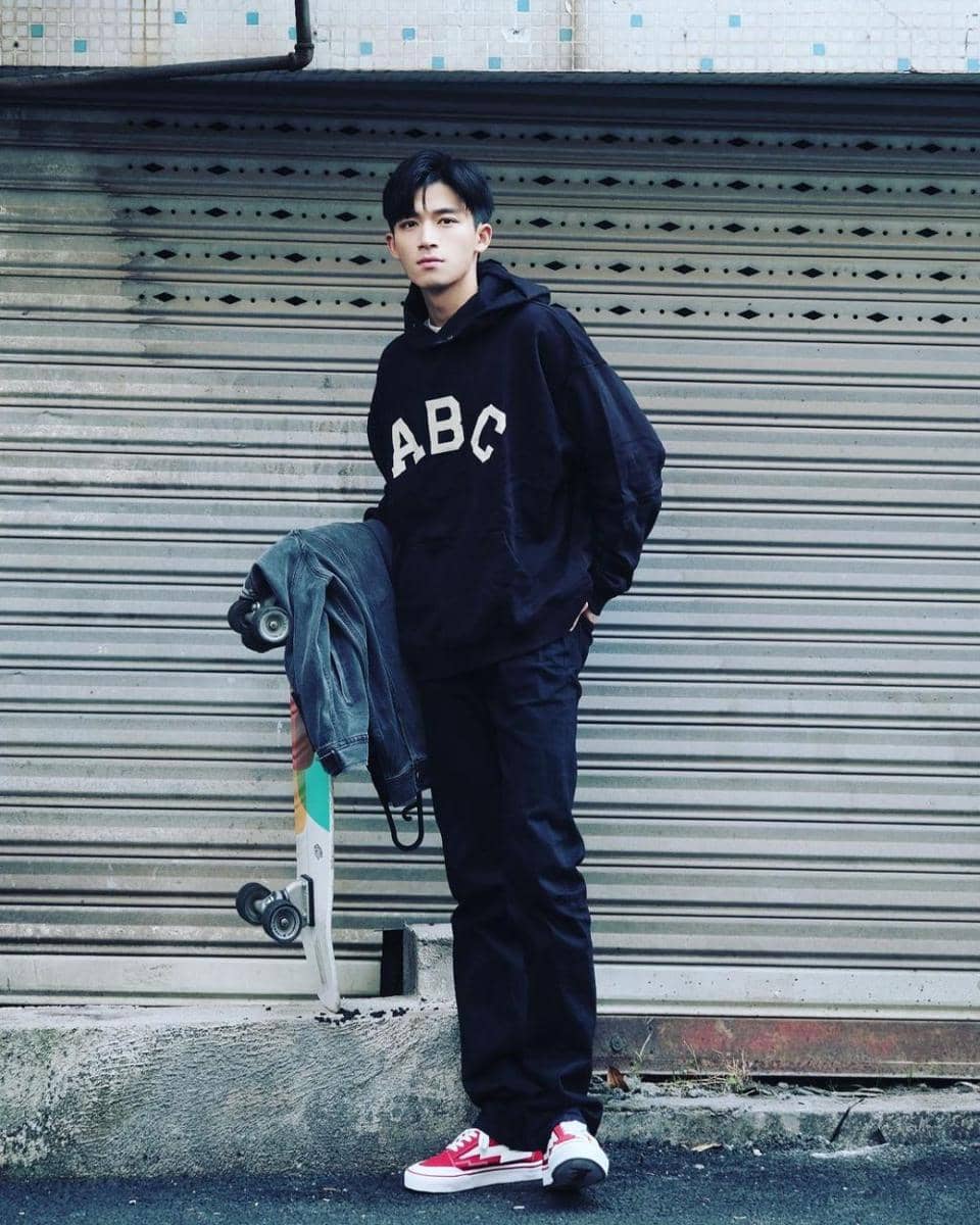 outfit traveling ala Wang Xing Yue (instagram.com/wangxingyue0305)