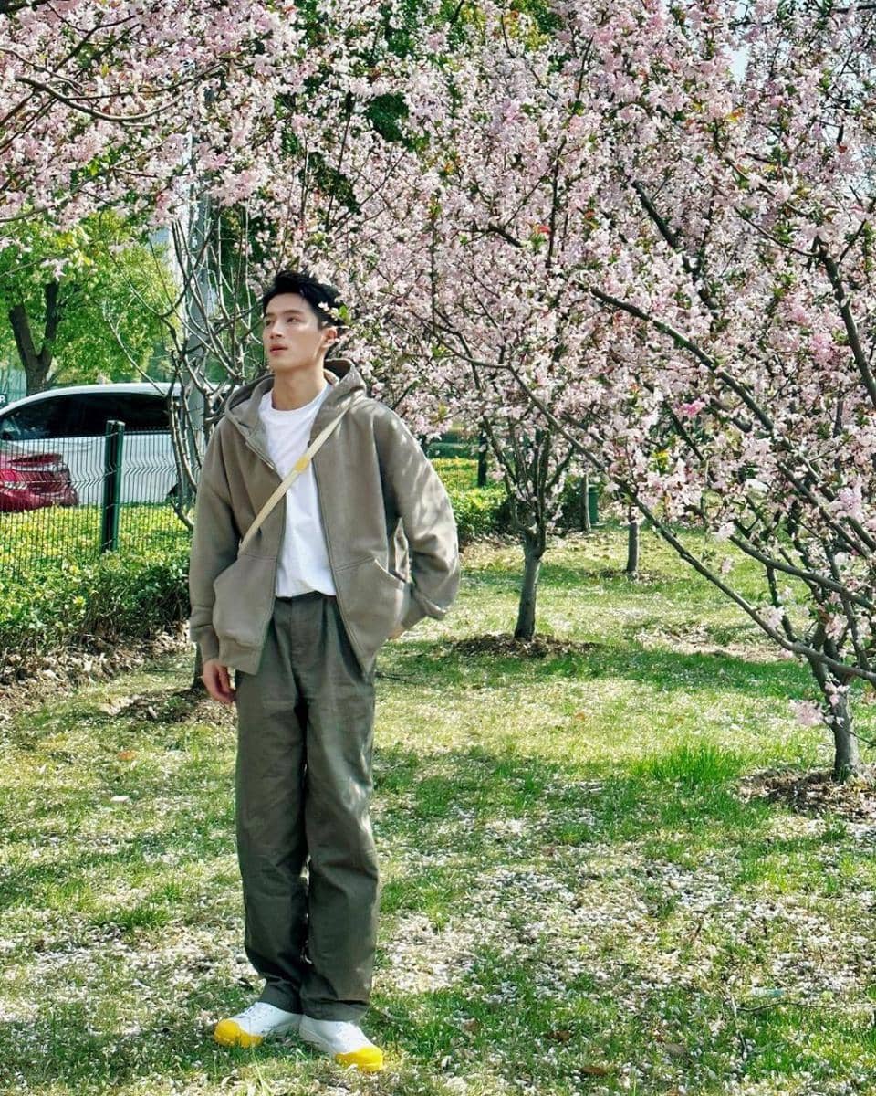 outfit traveling ala Wang Xing Yue (instagram.com/wangxingyue0305)