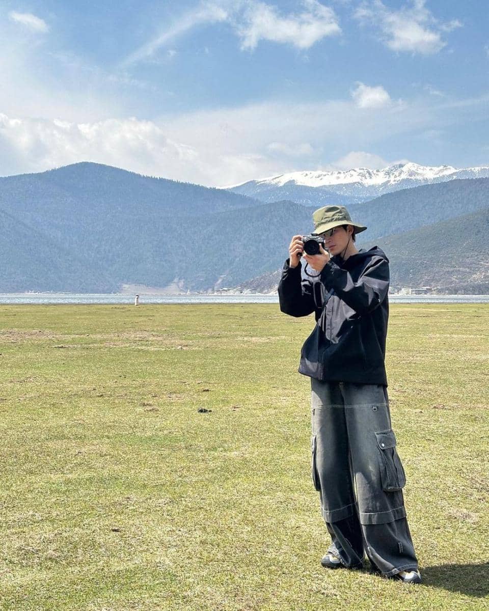 outfit traveling ala Wang Xing Yue (instagram.com/wangxingyue0305)