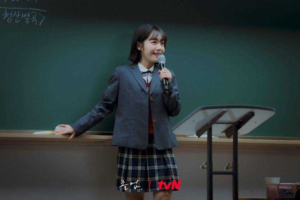 still cut drama The Midnight Romance in Hagwon (instagram.com/tvn_drama)