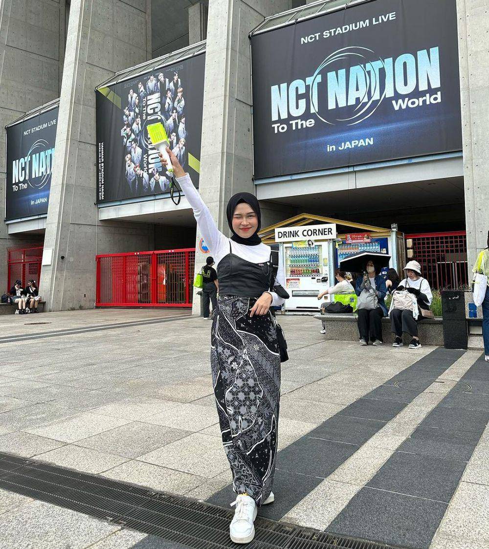 ide outfit hijab buat nonton konser KPop (instagram.com/gebysrikandii)