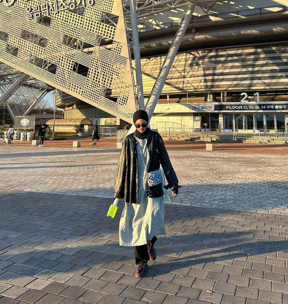 ide outfit hijab buat nonton konser KPop (instagram.com/raniaskdr_)