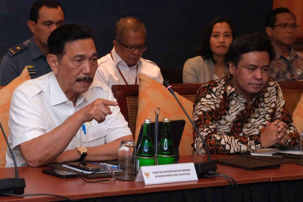 Luhut Binsar Pandjaitan dalam acara konferensi pers mengenai Ekspedisi bersama Indonesia-OceanX di Nusa Dua, Badung, Bali, Rabu (15/5/2024). (ANTARA FOTO/Nyoman Hendra Wibowo)