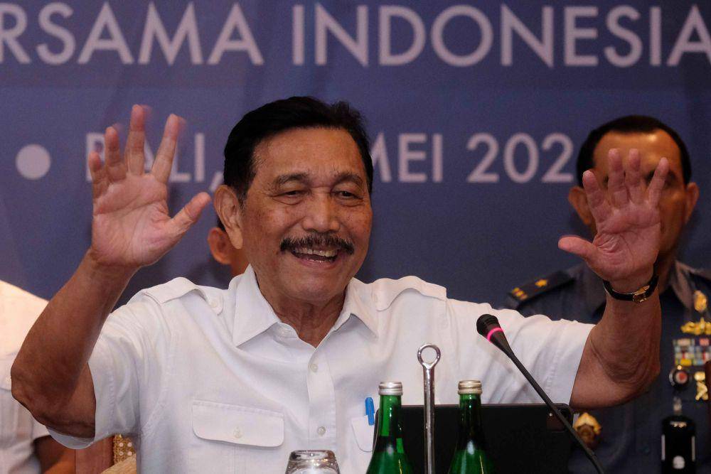 Luhut Binsar Pandjaitan dalam acara konferensi pers mengenai Ekspedisi bersama Indonesia-OceanX di Nusa Dua, Badung, Bali, Rabu (15/5/2024). (ANTARA FOTO/Nyoman Hendra Wibowo)