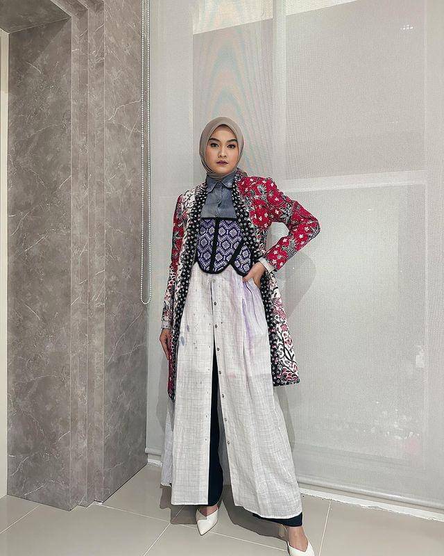 Dressy casual outfit ala Salma Salsabil (Instagram.com/salmasalsabil12)