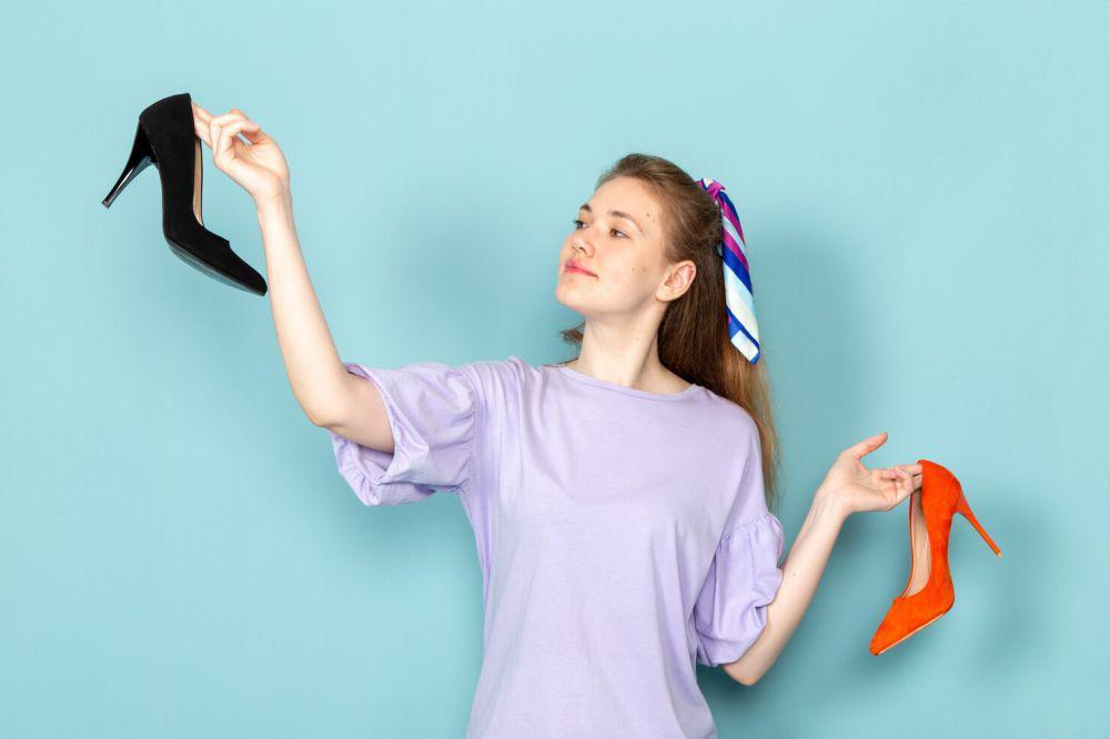 6 Tips Pilih Sepatu Kerja Hak Tinggi bagi Cewek Mungil