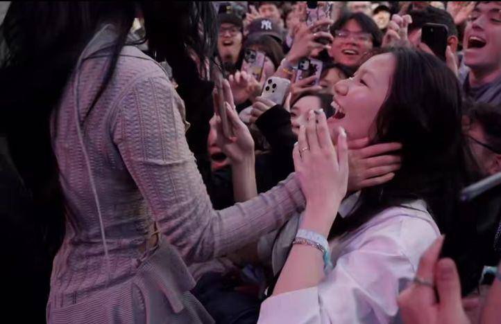 potret BIBI berikan fan service di HITC New York 2024 (instagram.com/hitcfestival)