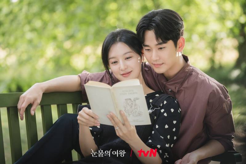 Kim Ji Won dan Kim Soo Hyun di drama Queen of Tears (Dok. tvN/Queen of Tears)