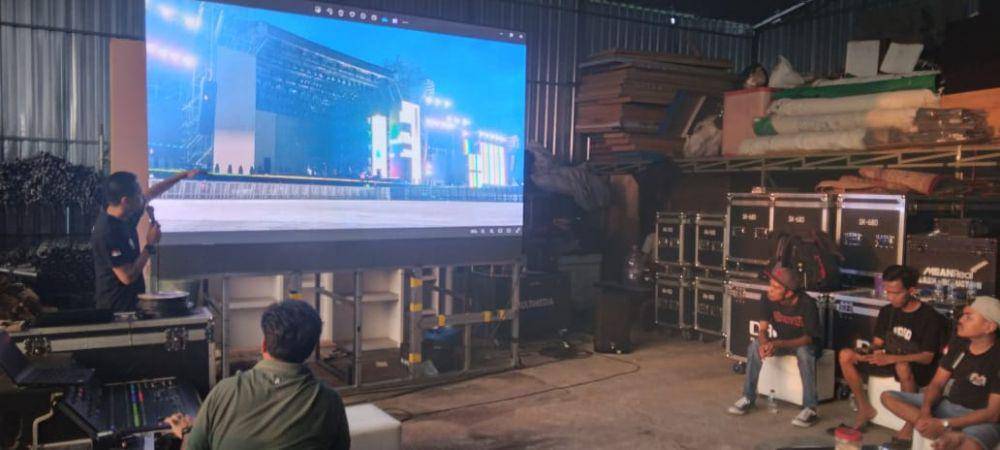Pelatihan audio visual oleh Kairos Multi Jaya (KMJ) di Flazh Production. (Dok. Istimewa)