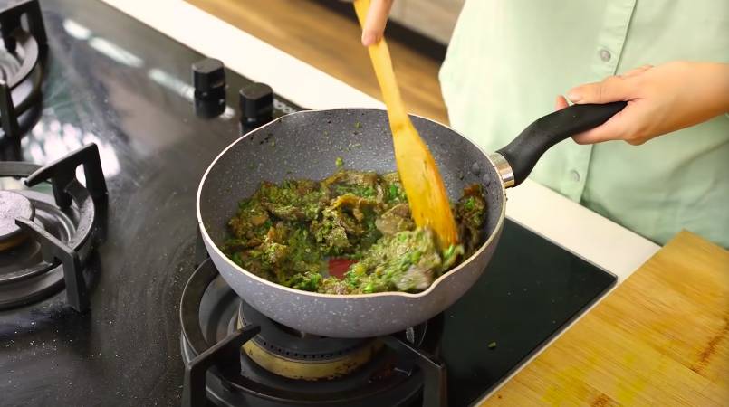 ilustrasi memasak daging sapi cabe ijo (YouTube.com/Devina Hermawan)