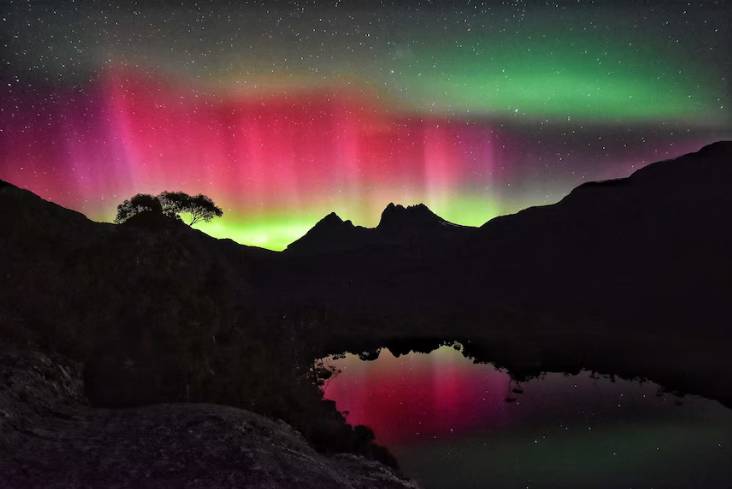 Aurora Australis di Cradle Mountain, Lake St. Clair National Park (abc.net.au)