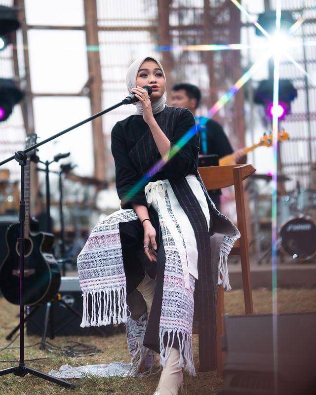 Dressy casual outfit ala Salma Salsabil (Instagram.com/salmasalsabil12)