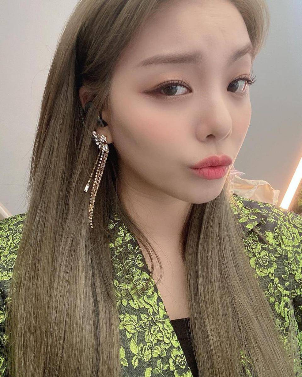 makeup natural ala Ailee (instagram.com/aileeonline)