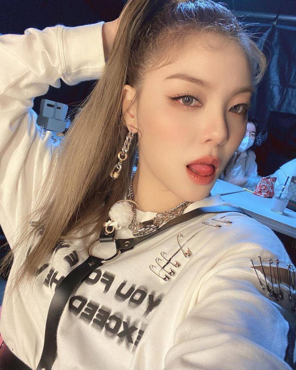 makeup natural ala Ailee (instagram.com/aileeonline)