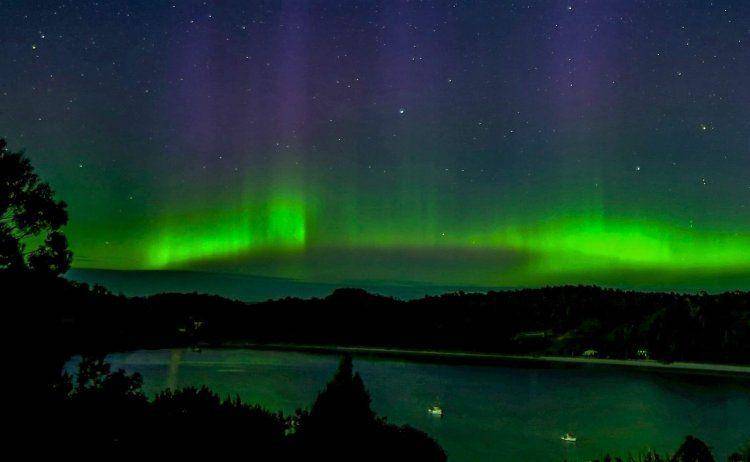 Potret Aurora Borealis di  Stewart Island, Selandia Baru (vivaexpeditions.com)