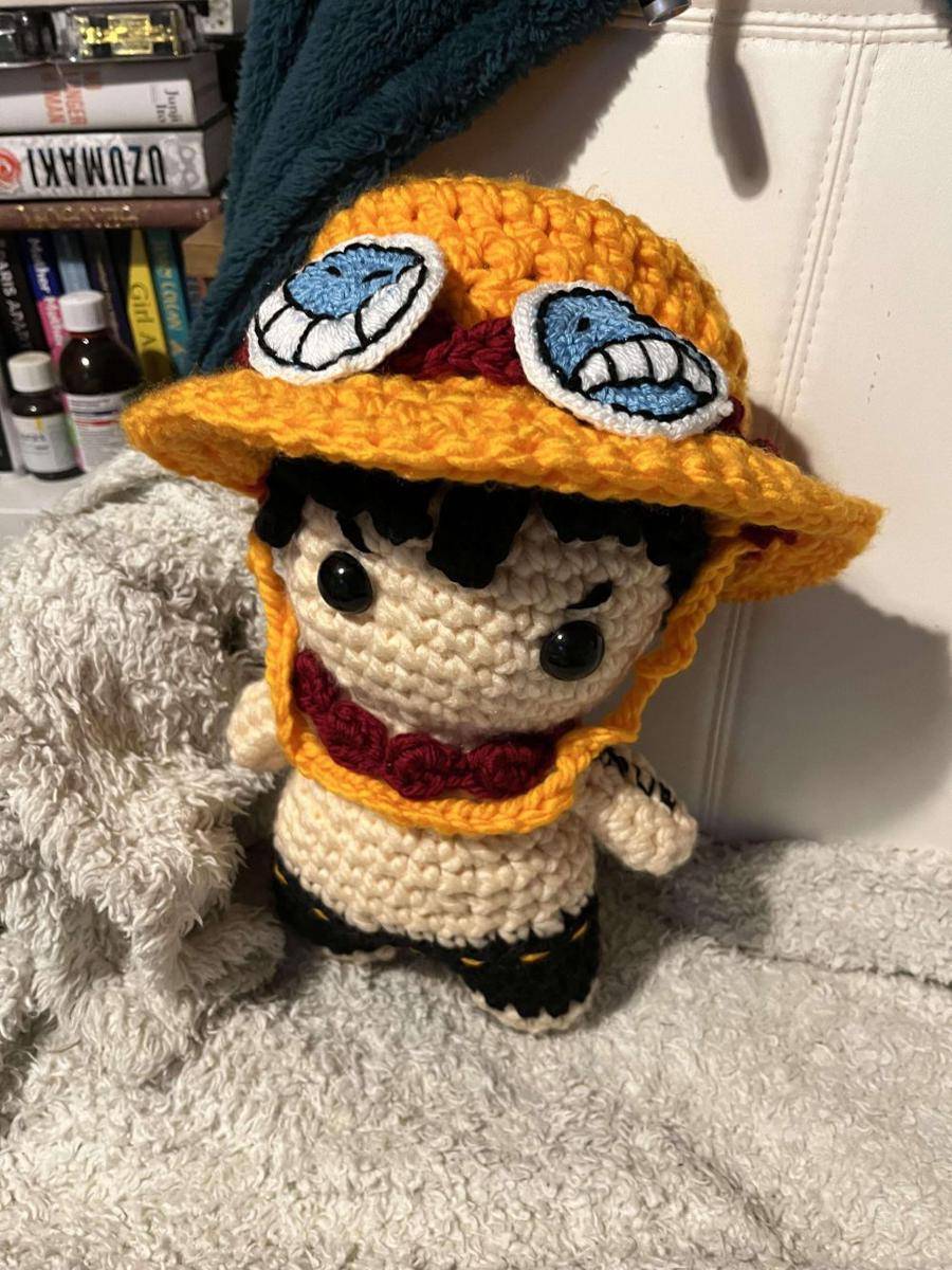 potret karya buatan tangan Portgas D Ace (reddit.com/user/girltryingtocrochet)
