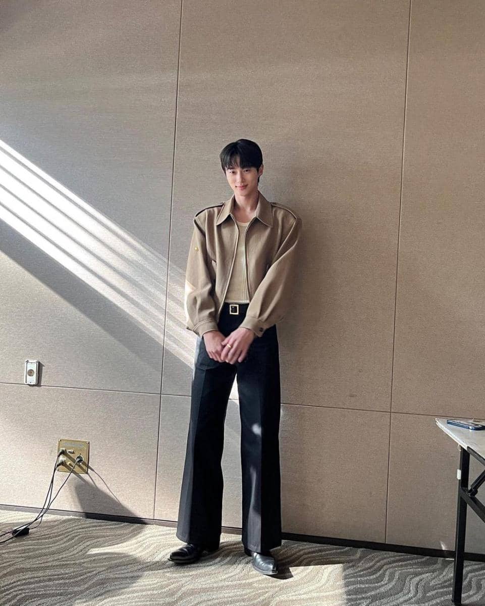 gaya smart casual Byeon Woo Seok (instagram.com/byeonwooseok)