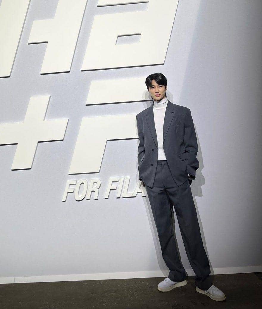 gaya smart casual Byeon Woo Seok (instagram.com/byeonwooseok)