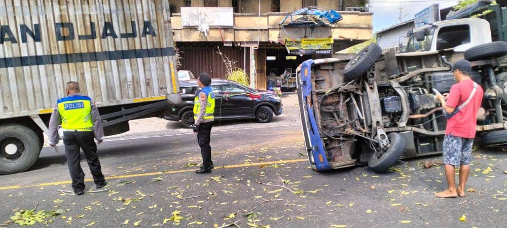 Laka lantas melibatkan truk dan pick up di Tabanan, Kamis (16/5/2024) (Dok.IDNTimes/Polres Tabanan)