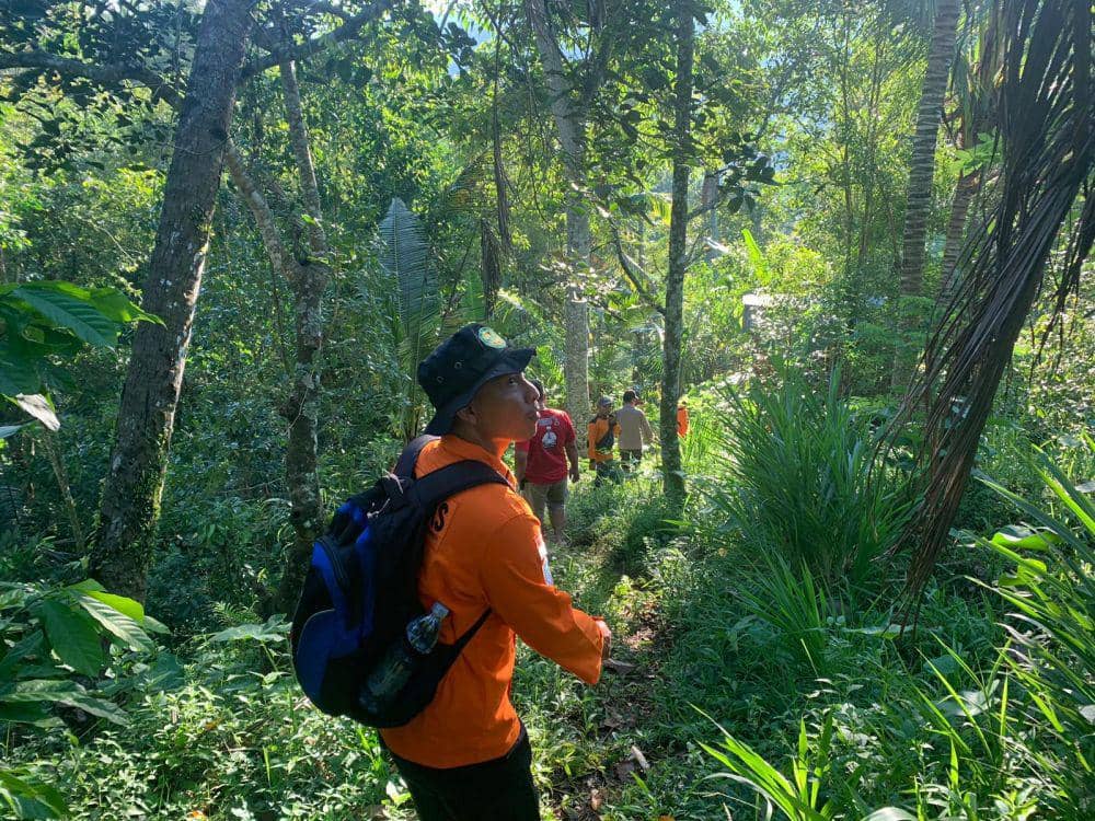 Tim dari Basarnas Bali saat melakukan pencarian korban hilang di Tabanan (Dok.IDNTimes/Istimewa)