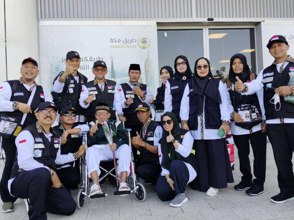 Mbah Hardjo saat tiba di Madinah, Kamis (16/5/2024). Dokumentasi Media Center Haji