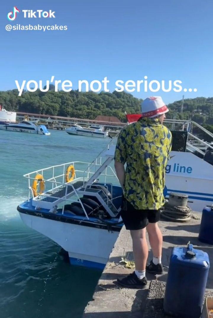 Jorok! Turis Asing Kencing Sembarangan di Pelabuhan Gili Trawangan