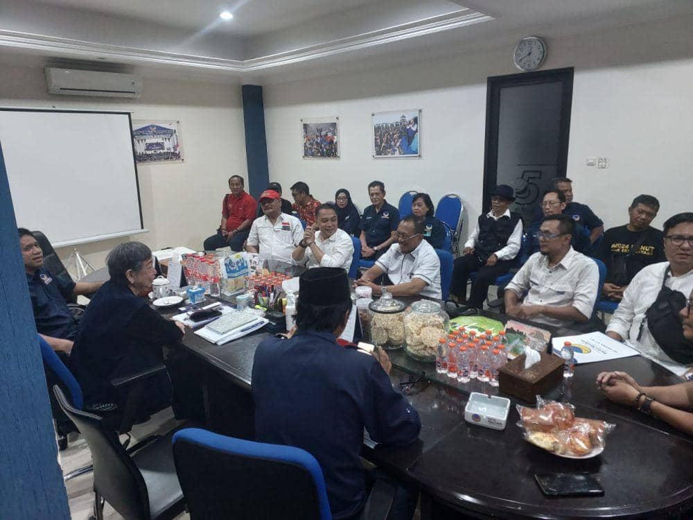 Eri - Armuji saat daftar Bacawali - Bacawawali Surabaya di Nasdem Jatim. Dok. Istimewa.