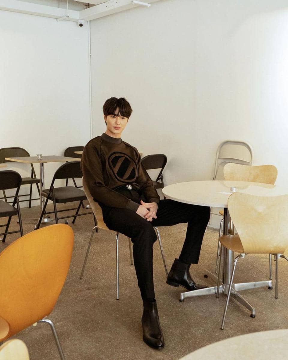 gaya smart casual Byeon Woo Seok (instagram.com/byeonwooseok)