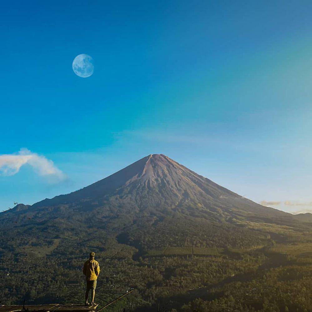 potret Gunung Semeru dari Sriti Camping Ground (instagram.com/rizkyzael)