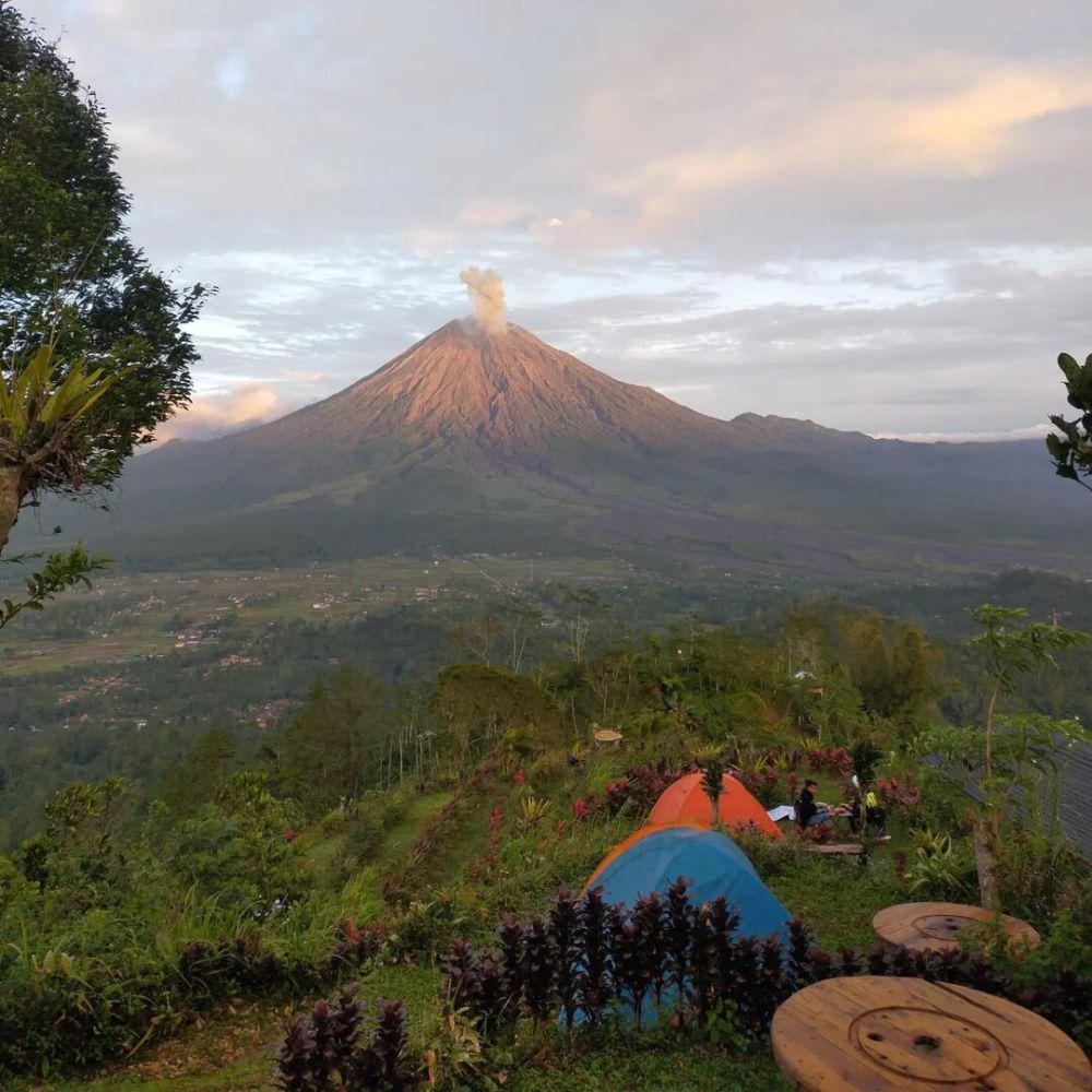 5 Camping Ground Berlatar Gunung Semeru di Lumajang, Indah Pol!
