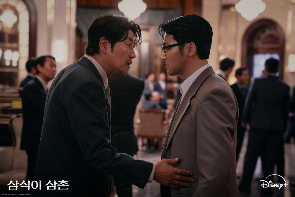 cuplikan Song Kang Ho dan Byun Yo Han di drakor Uncle Samsik (twitter.com/DisneyPlusKR)