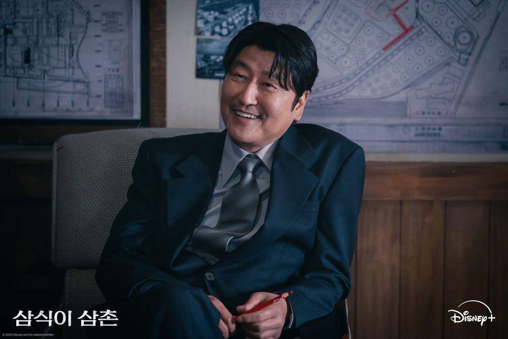 cuplikan Song Kang Ho di drakor Uncle Samsik (twitter.com/DisneyPlusKR)
