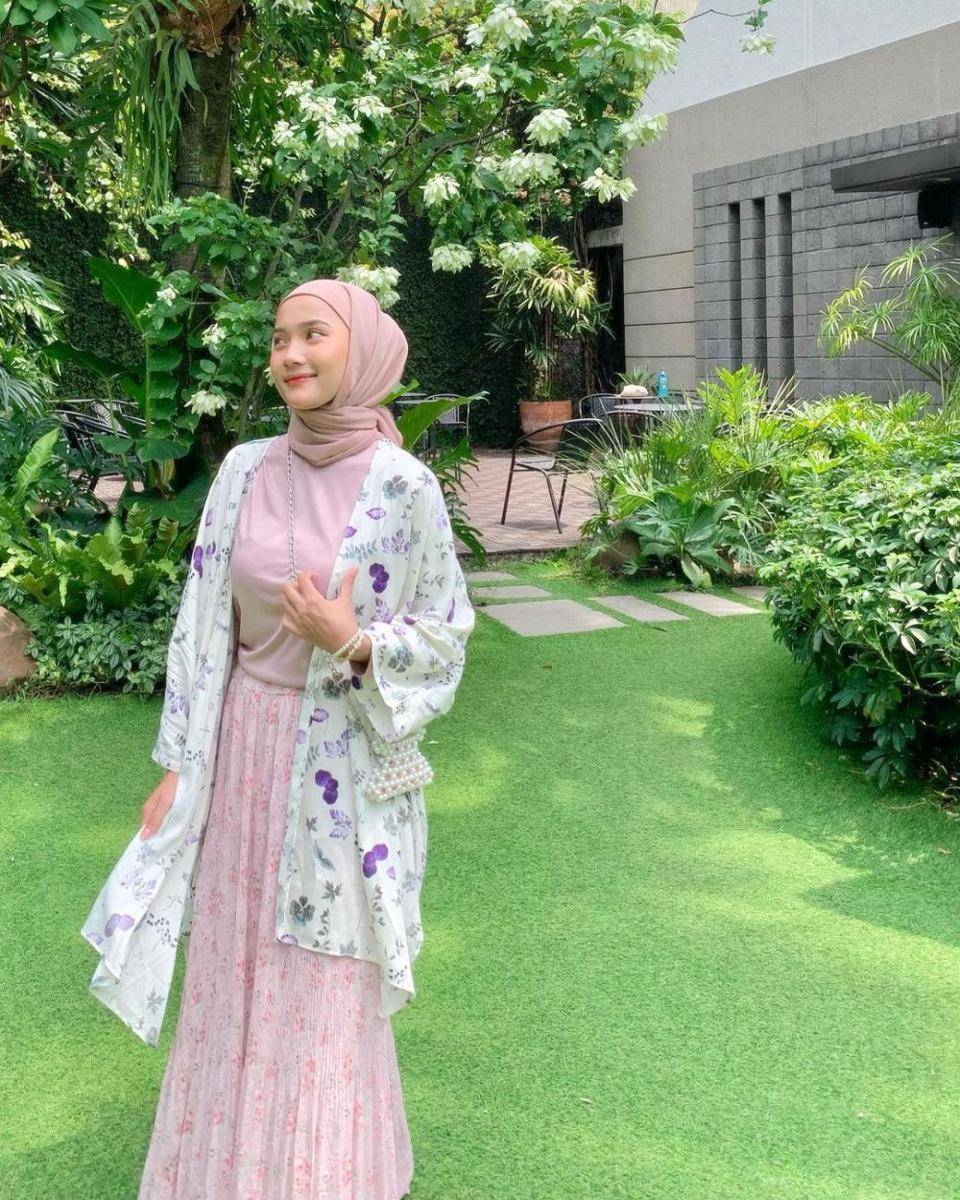inspirasi OOTD ala Dian (instagram.com/diannn.d)