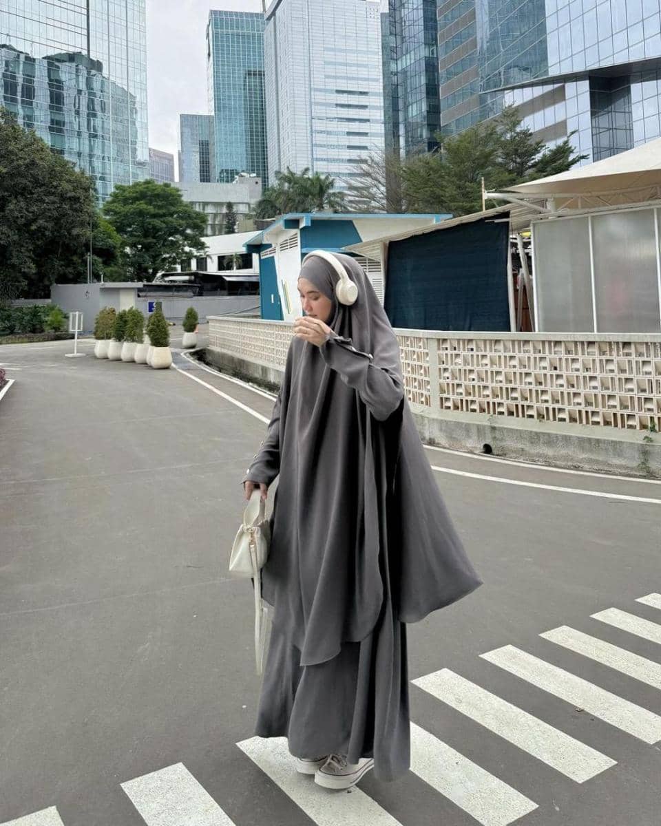 inspirasi OOTD ala Nyimas Juniar (instagram.com/njpda)