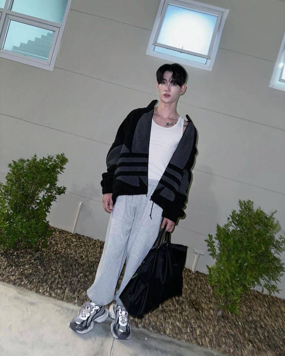 outfit kasual ala Pavel Naret (instagram.com/pavelphoom)