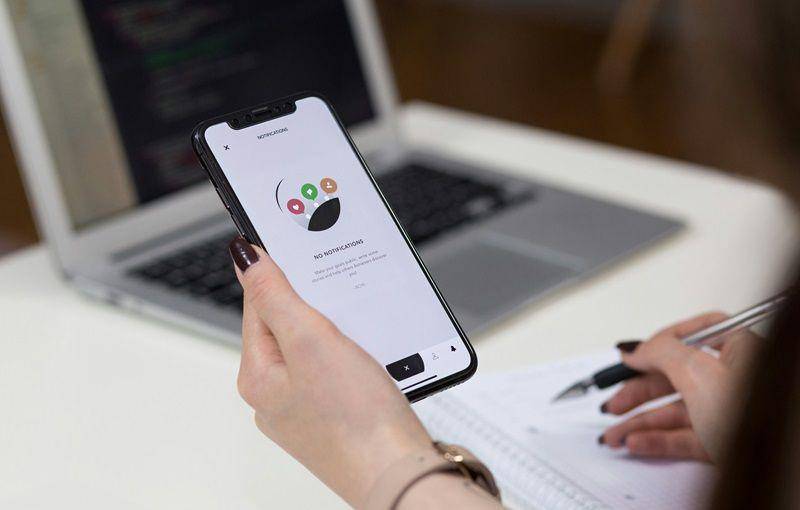 ilustrasi membeli paket internet roaming (unsplash.com/freestocks)