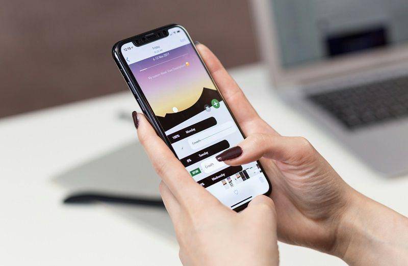 ilustrasi membeli paket internet roaming (unsplash.com/freestocks)