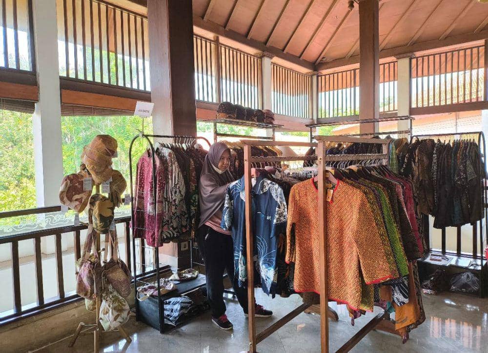 Both kerajinan UMKM di Lorin Hotel. (Dok/Istimewa)