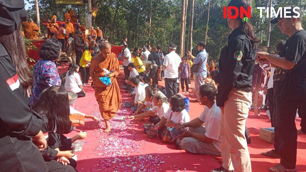 Semarang Jadi Titik Mula Perjalanan Bhikkhu Tudong ke Candi Borobudur