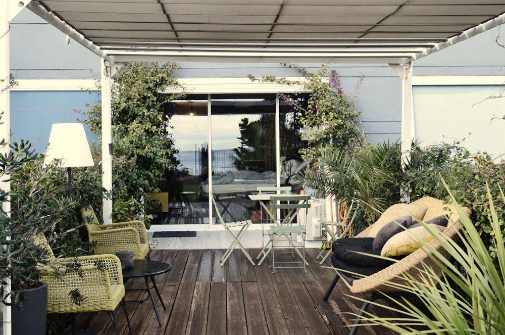 5 Tips Ciptakan Ruang Tamu di Area Teras Rumah, Cozy dan Bikin Betah!